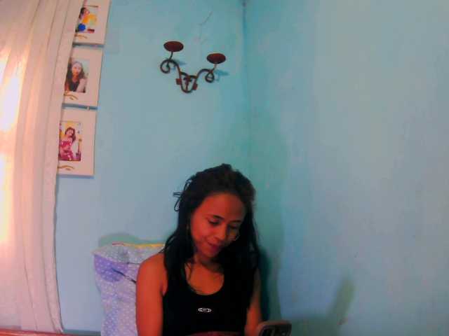 Roxanne03's BongaCams show and profile