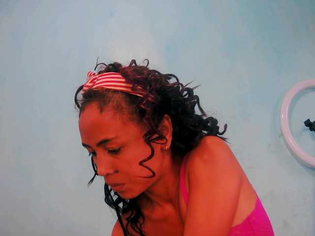 Roxanne03's BongaCams show and profile