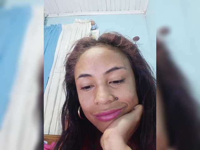 Roxanne03's BongaCams show and profile