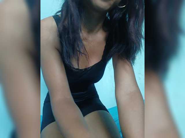 Roxanne03's BongaCams show and profile