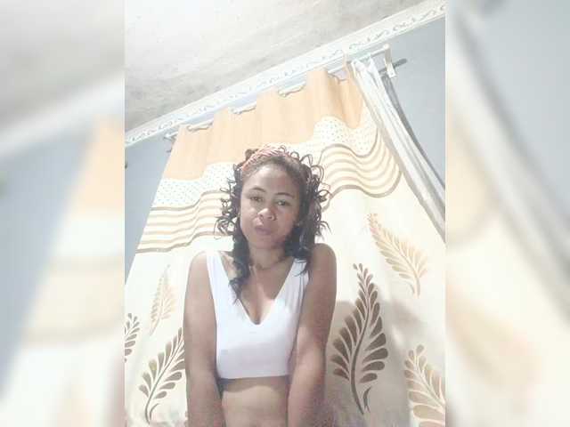 Roxanne03's BongaCams show and profile