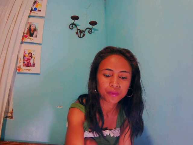 Roxanne03's BongaCams show and profile