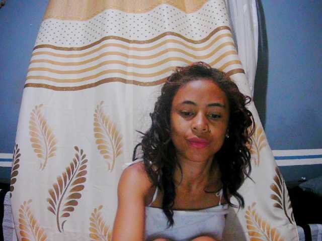 Roxanne03's BongaCams show and profile