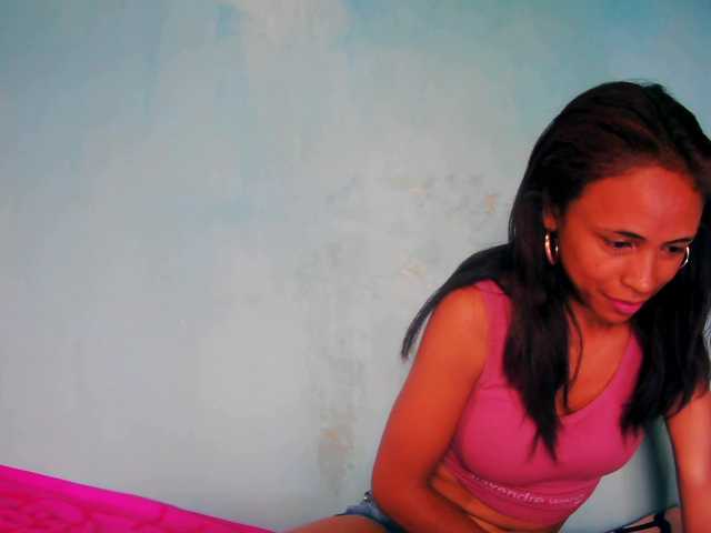 Roxanne03's BongaCams show and profile