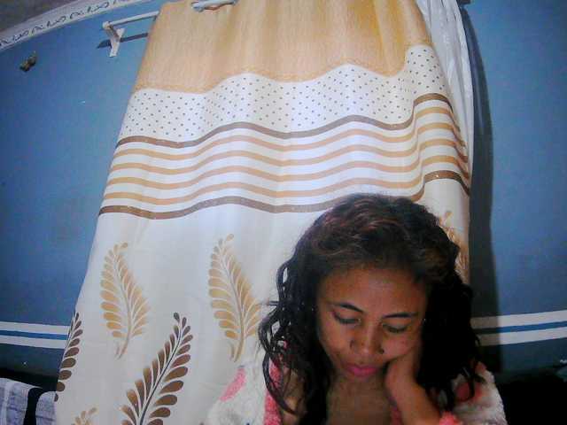 Roxanne03's BongaCams show and profile