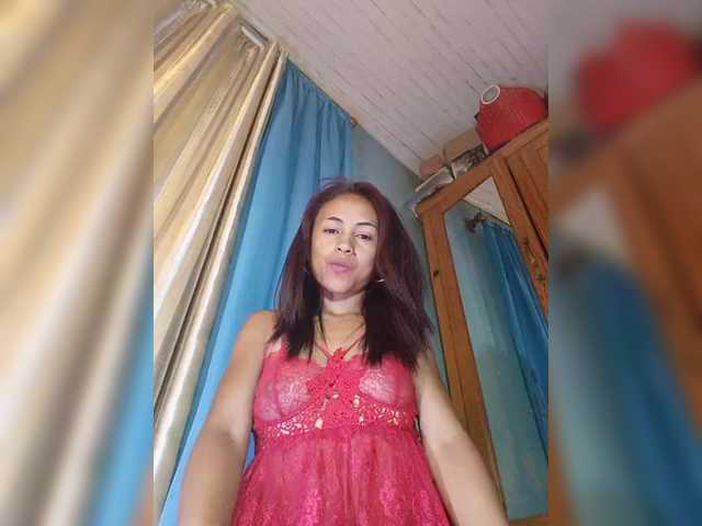 Roxanne03's BongaCams show and profile