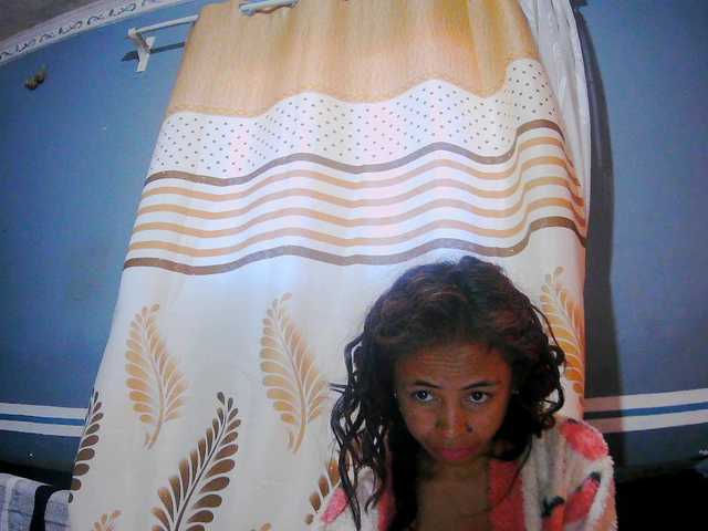 Roxanne03's BongaCams show and profile