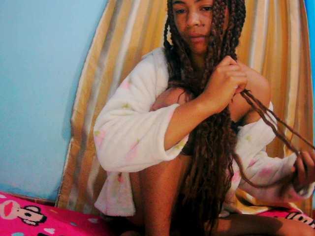 Roxanne03's BongaCams show and profile