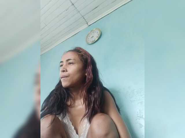 Roxanne03's BongaCams show and profile