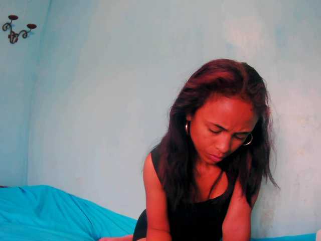 Roxanne03's BongaCams show and profile