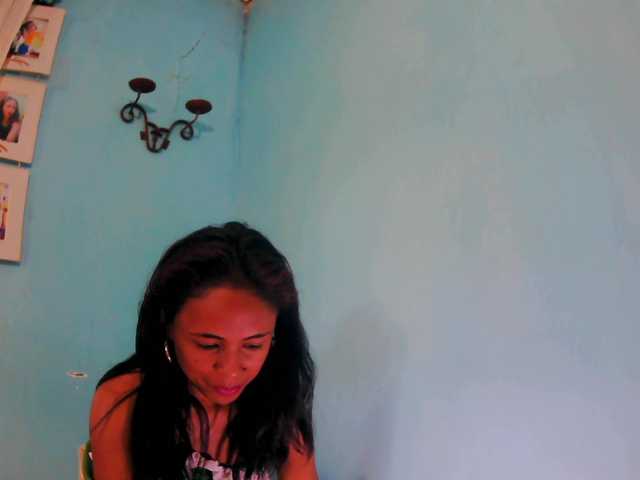 Roxanne03's BongaCams show and profile