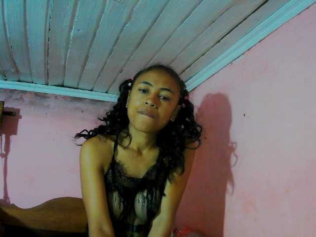 Roxanne03's BongaCams show and profile