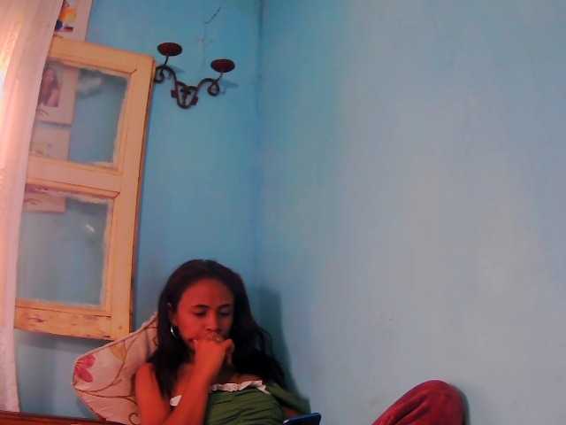 Roxanne03's BongaCams show and profile