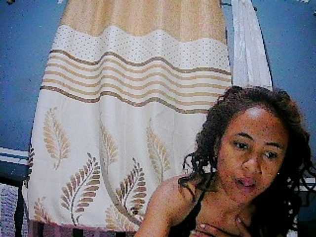 Roxanne03's BongaCams show and profile