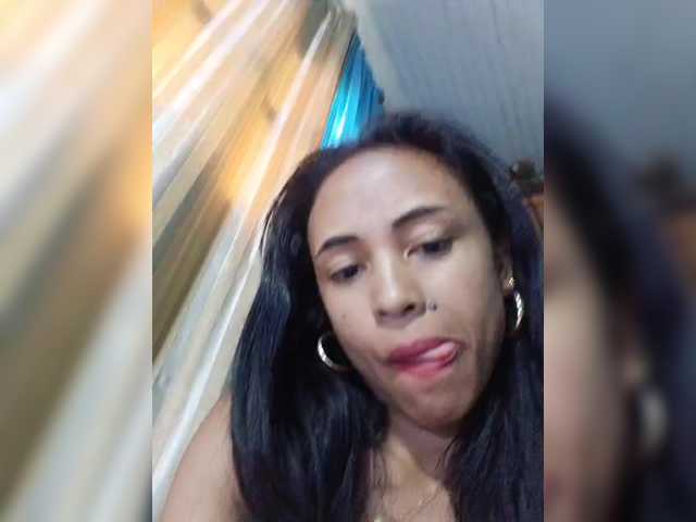 Roxanne03's BongaCams show and profile