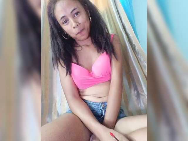 Roxanne03's BongaCams show and profile