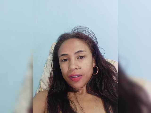 Roxanne03's BongaCams show and profile