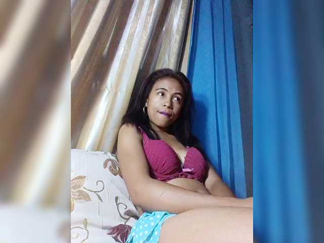 Roxanne03's BongaCams show and profile