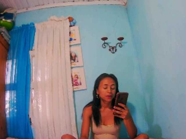 Roxanne03's BongaCams show and profile