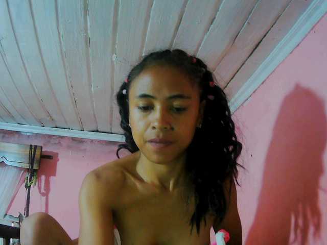 Roxanne03's BongaCams show and profile