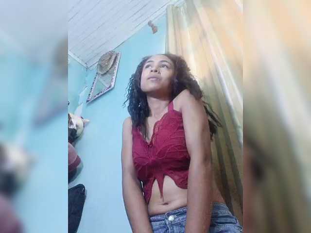 Roxanne03's BongaCams show and profile