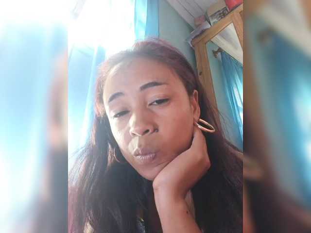 Roxanne03's BongaCams show and profile