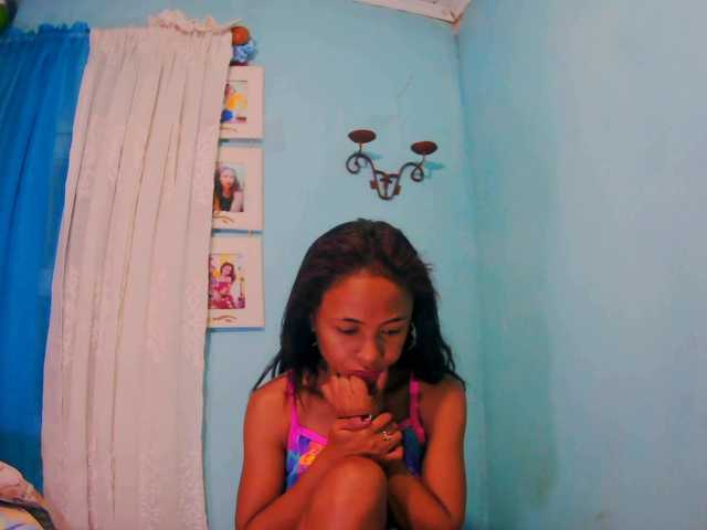 Roxanne03's BongaCams show and profile