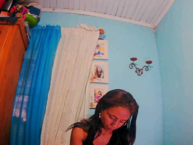 Roxanne03's BongaCams show and profile