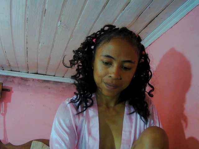 Roxanne03's BongaCams show and profile