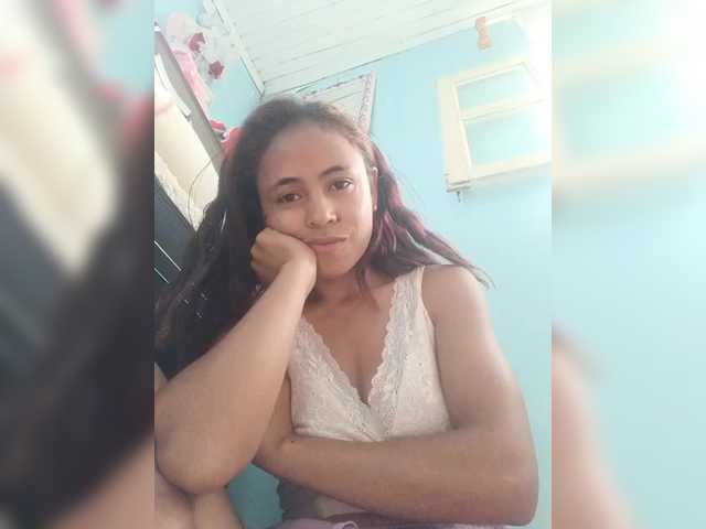 Roxanne03's BongaCams show and profile