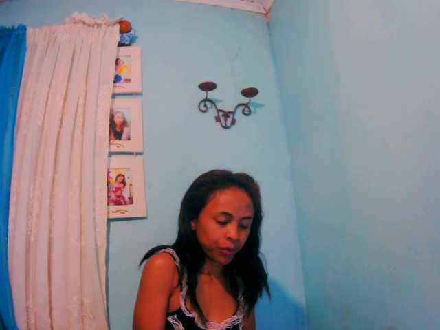 Roxanne03's BongaCams show and profile