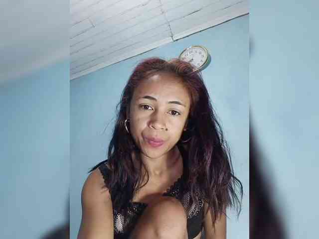 Roxanne03 Live Webcam on BongaCams