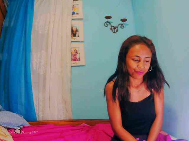 Roxanne03 Live Webcam on BongaCams