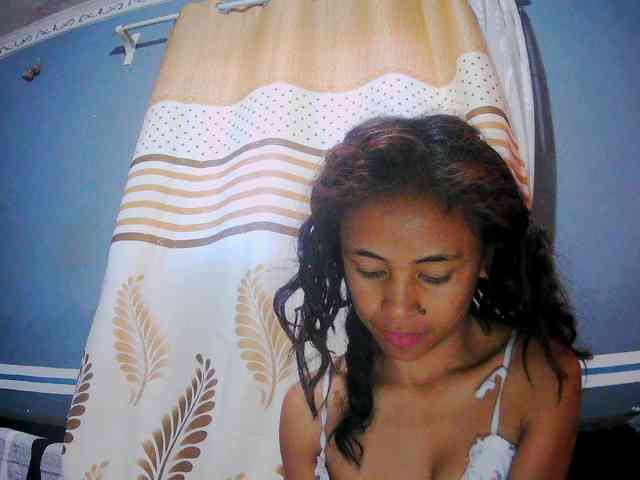 Roxanne03 Live Webcam on BongaCams