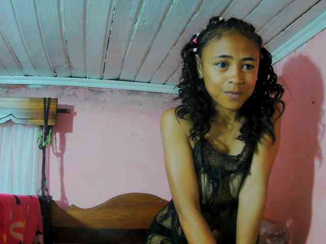 Reinewallashy3 webcam