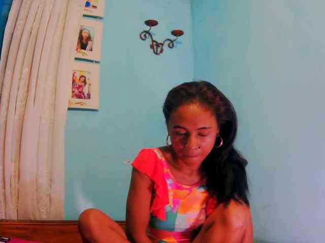 Roxanne03 Live Webcam on BongaCams