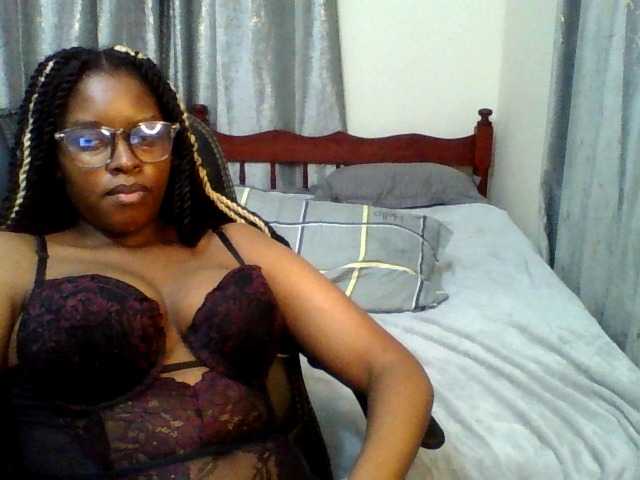 le modèle Seductivgigi est en webcam porno dans un show sur le site bongacams, il possède les tags suivants: Ebony,Brunette,Trimmed