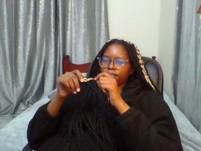 le modèle Seductivgigi est en webcam porno dans un show sur le site bongacams, il possède les tags suivants: Ebony,Brunette,Trimmed