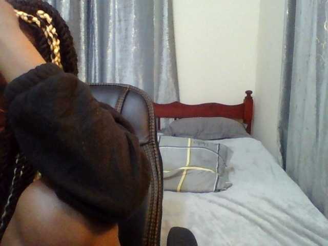 le modèle Seductivgigi est en webcam porno dans un show sur le site bongacams, il possède les tags suivants: Ebony,Brunette,Trimmed