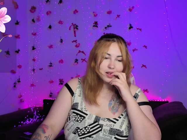 AylaMoons webcam