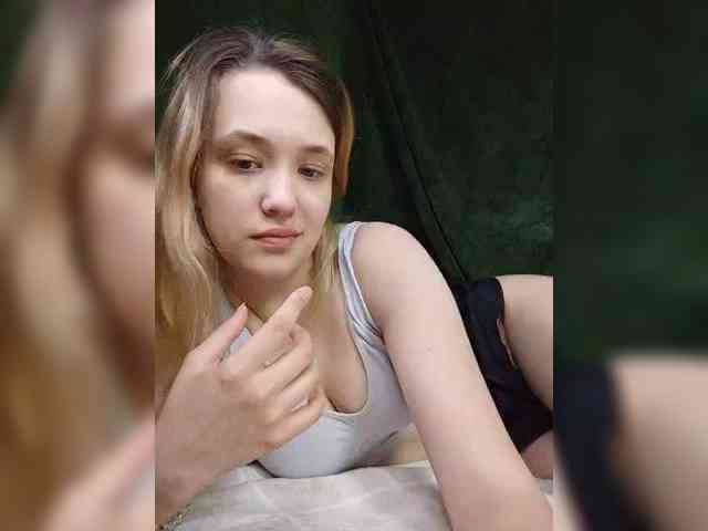 EmiLovMur webcam
