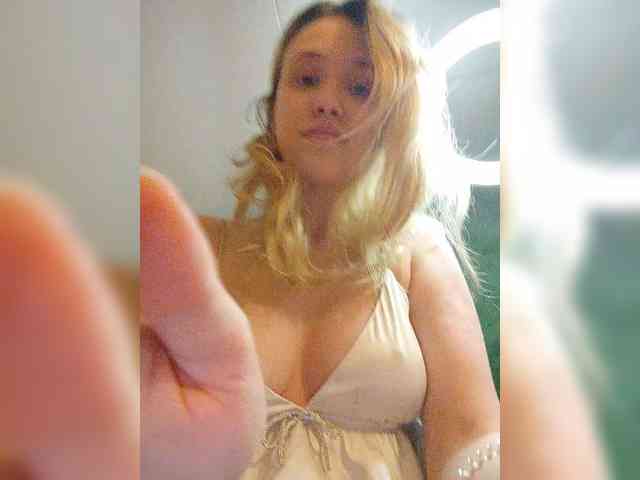 EmiLovMur webcam