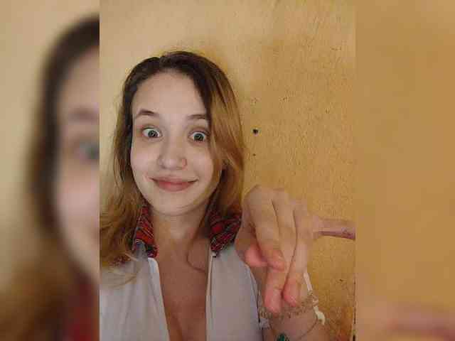 EmiLovMur webcam