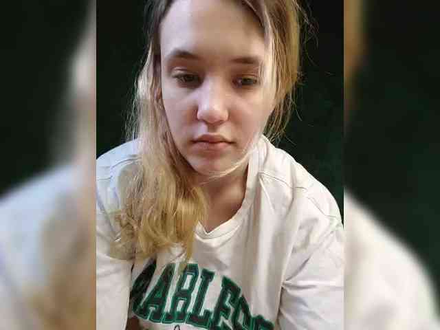 EmiLovMur webcam