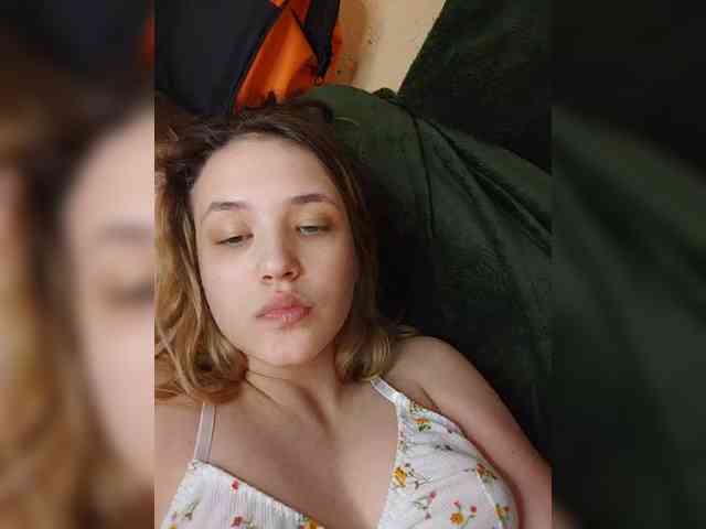 EmiLovMur webcam