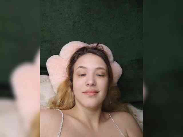 EmiLovMur webcam