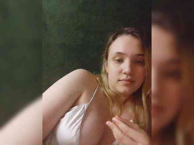 EmiLovMur webcam