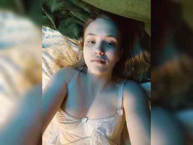EmiLovMur webcam