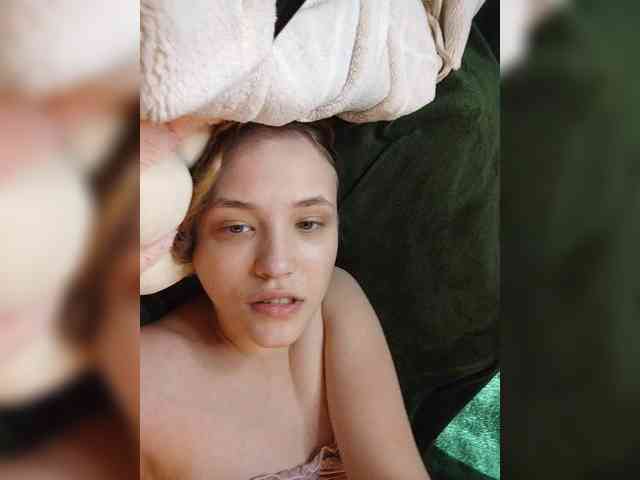 EmiLovMur webcam