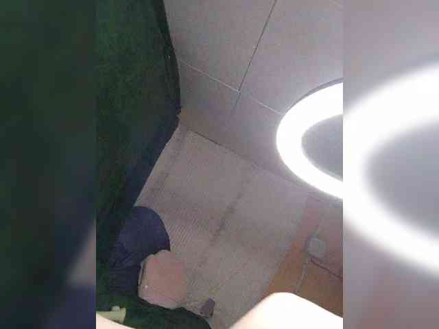 EmiLovMur webcam